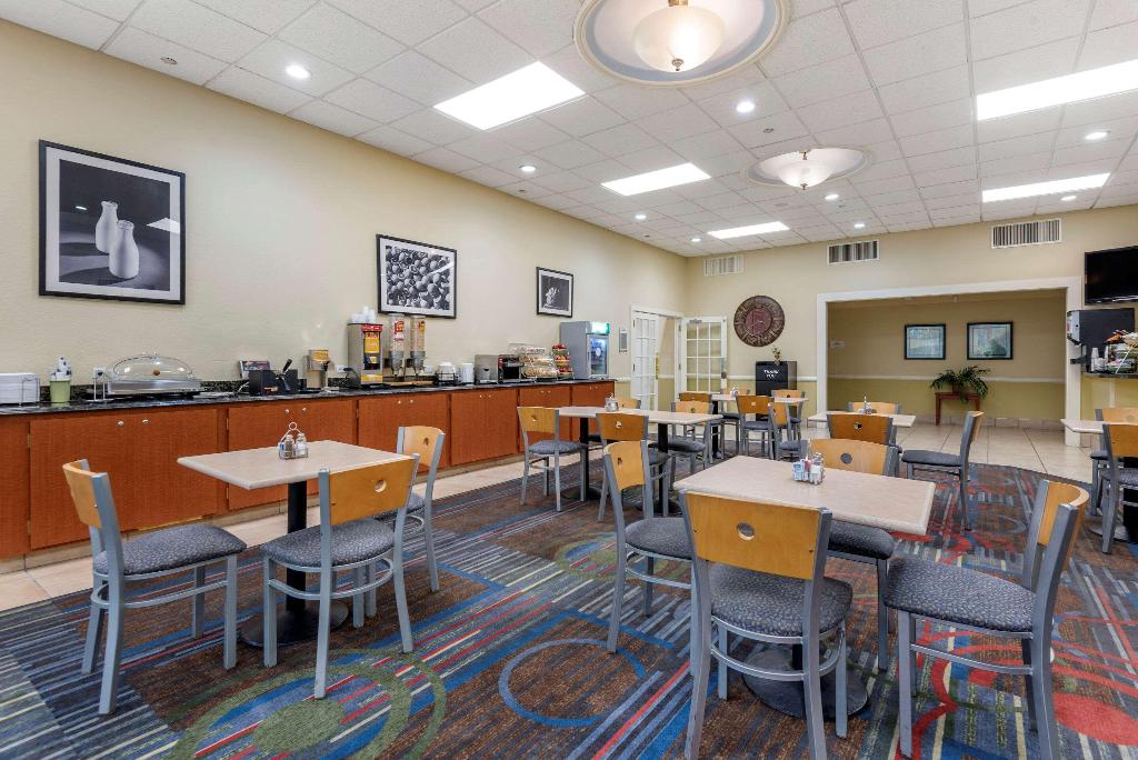 Quality Inn & Suites Vestal Quality Inn & Suites Vestal