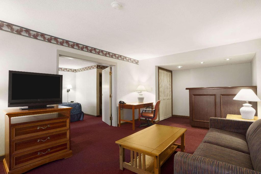 Ramada By Wyndham Batesville 