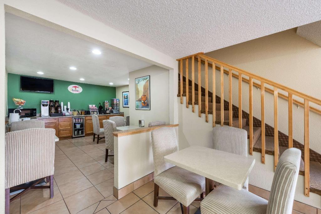 Super 8 By Wyndham Canon City Super 8 By Wyndham Canon City