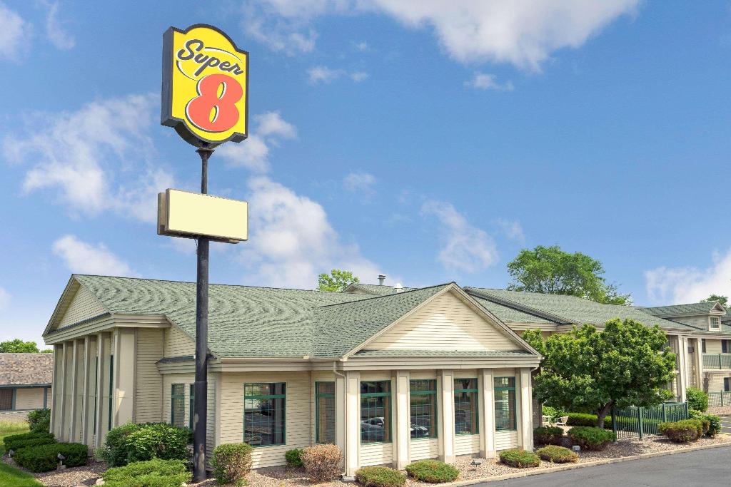 Super 8 By Wyndham Hudson Super 8 By Wyndham Hudson
