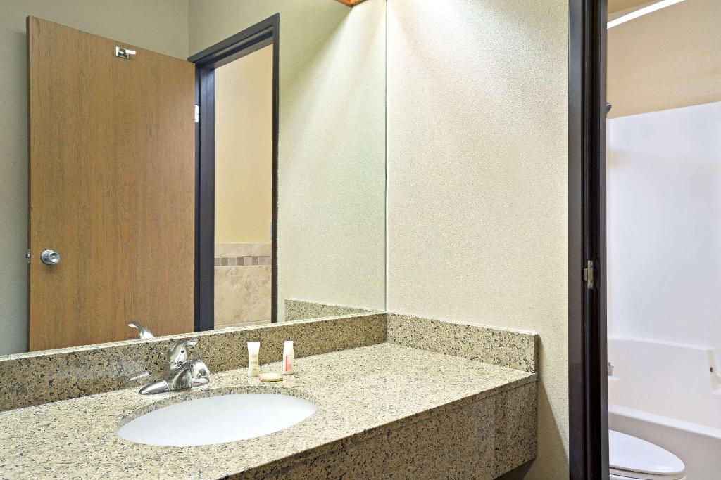 Super 8 By Wyndham Hudson Super 8 By Wyndham Hudson
