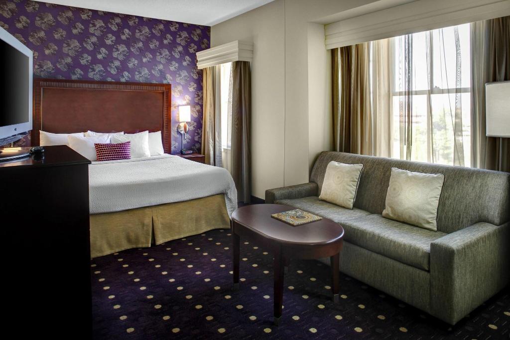 Courtyard By Marriott Kansas City Country Club Plaza 