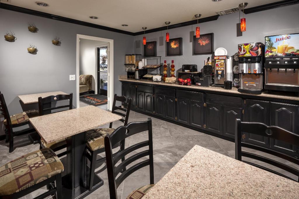 Canoga Hotel At Warner Center 