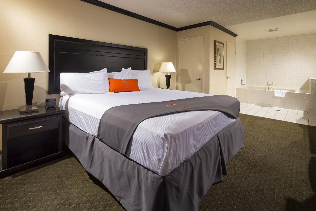 Canoga Hotel At Warner Center 