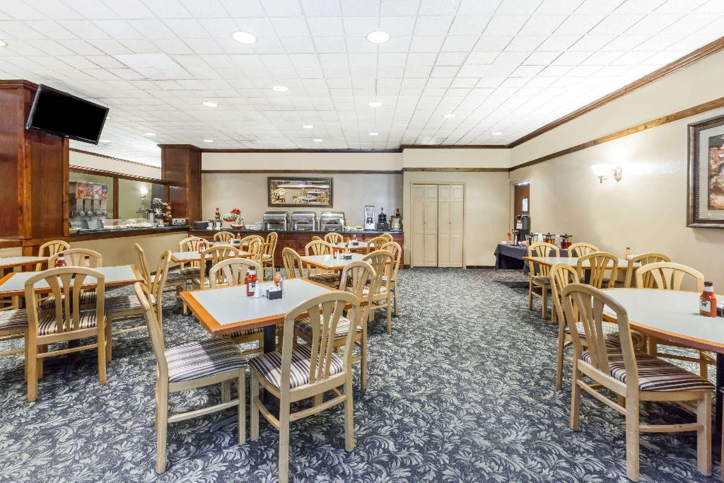 Ramada Lansing Hotel And Conference Center 