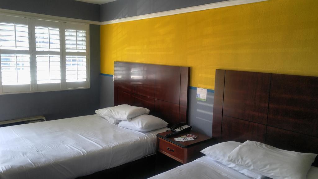 Riviera Motel 