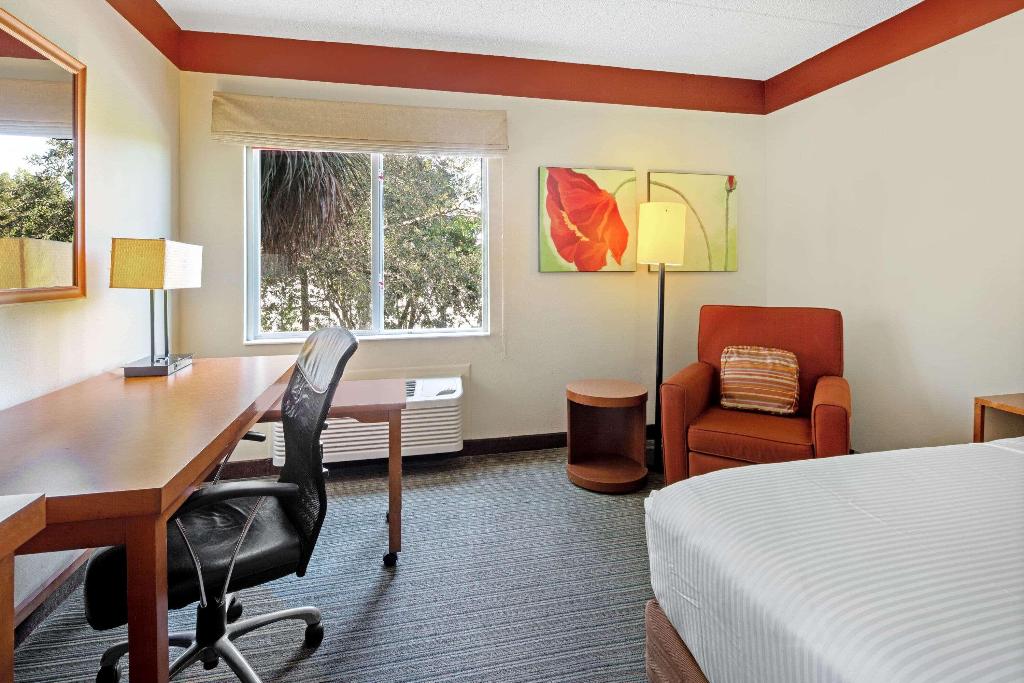 La Quinta Inn & Suites By Wyndham Miami Cutler Bay 