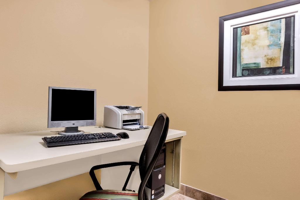 Super 8 By Wyndham Grinnell Ia Super 8 By Wyndham Grinnell Ia