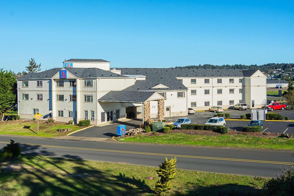Inn At Yaquina Bay Inn At Yaquina Bay
