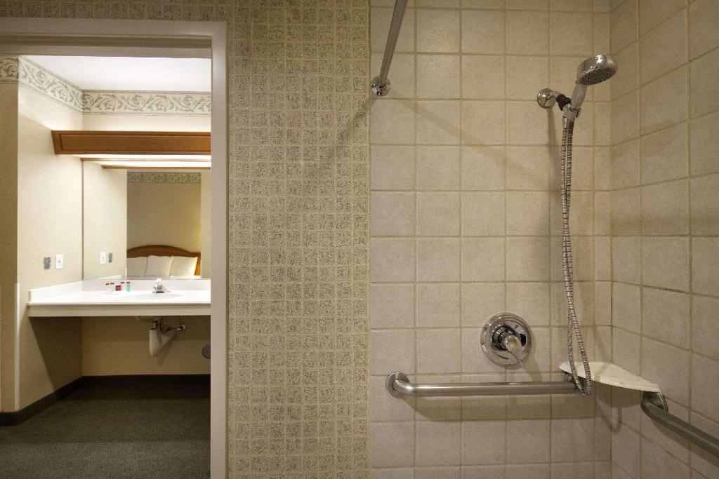 Ramada By Wyndham Olympia 