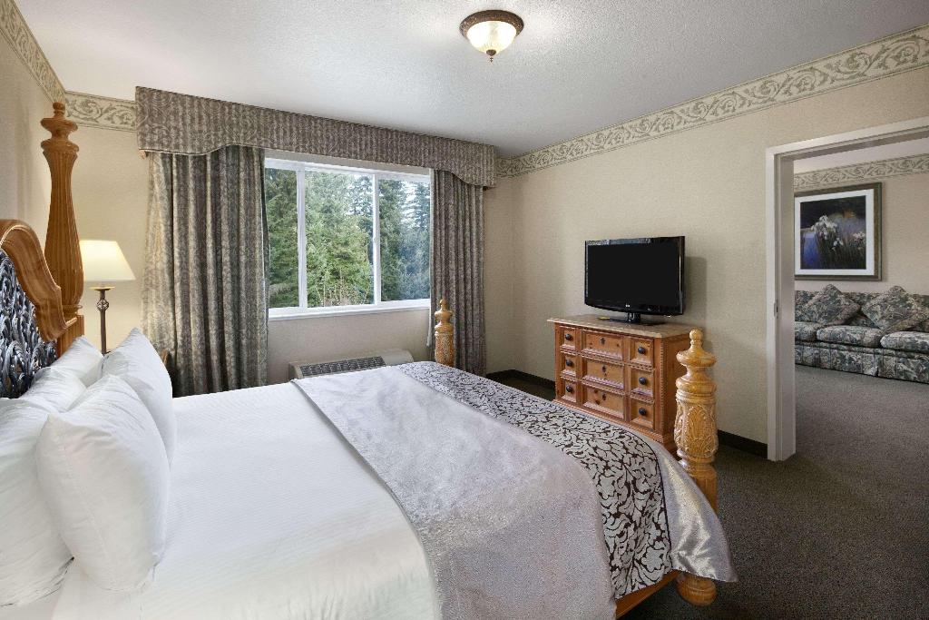 Ramada By Wyndham Olympia 