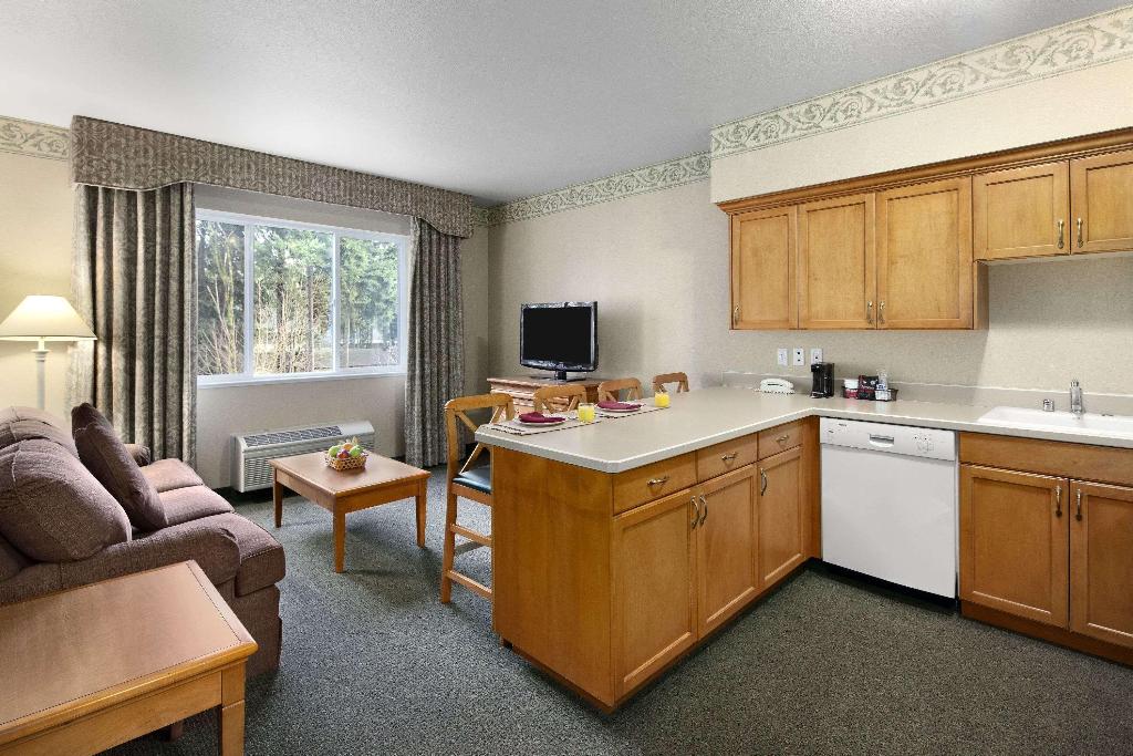 Ramada By Wyndham Olympia 
