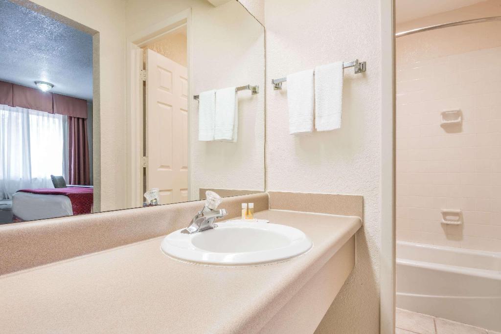 Days Inn By Wyndham Ottawa 