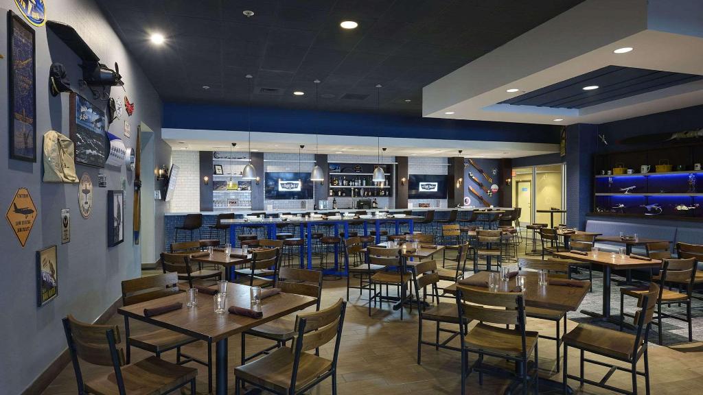 Aviator Hotel And Suites, Bw Signature Collection Aviator Hotel And Suites, Bw Signature Collection