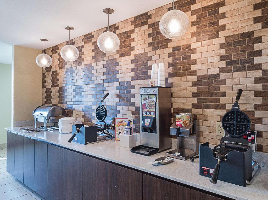 La Quinta Inn & Suites By Wyndham Mathis 