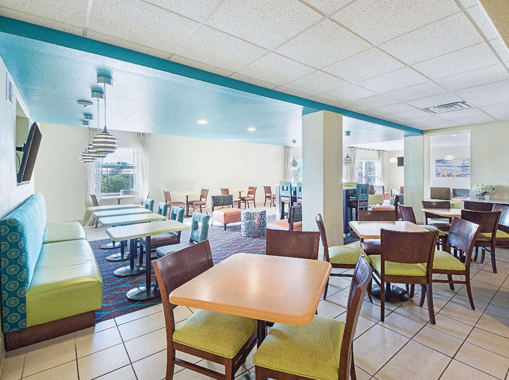 La Quinta Inn & Suites By Wyndham Mathis 