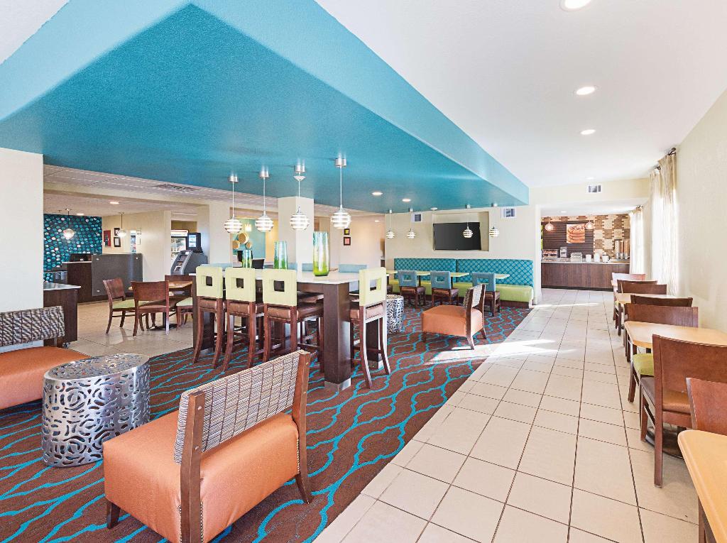 La Quinta Inn & Suites By Wyndham Mathis 