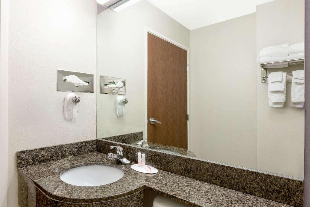 Microtel Inn & Suites By Wyndham Tuscaloosa Near University Microtel Inn & Suites By Wyndham Tuscaloosa Near University