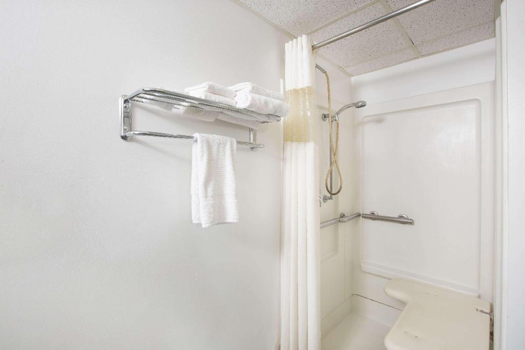 Travelodge By Wyndham Great Bend 