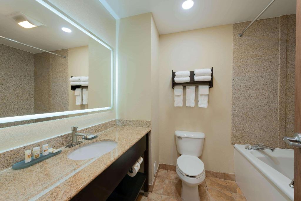 La Quinta Inn Grove City La Quinta Inn Grove City