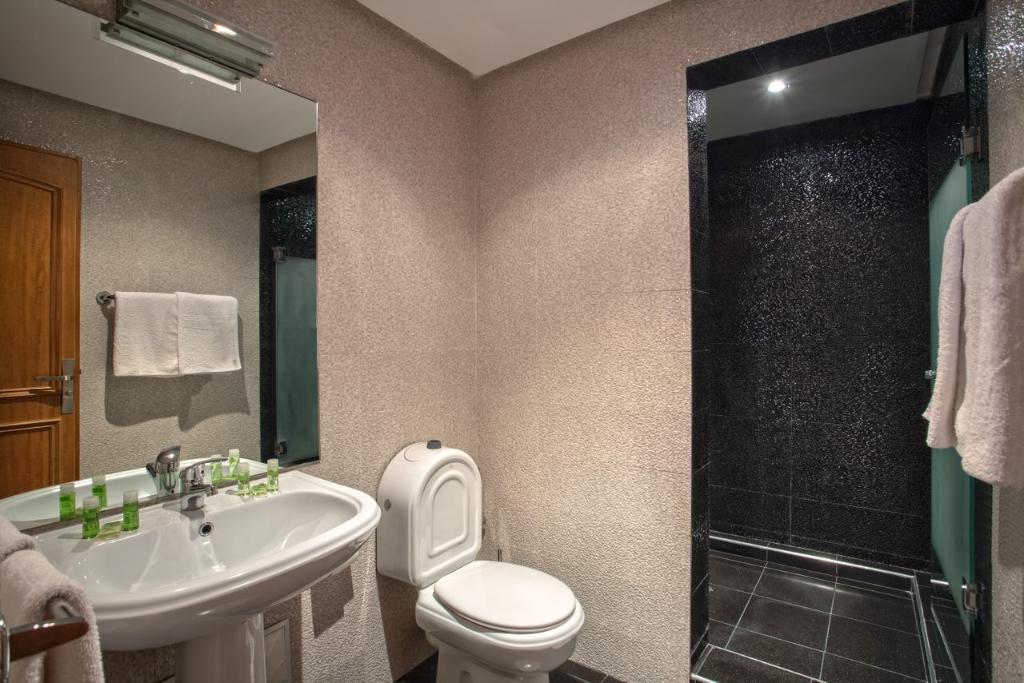 Yaad City Hotel 