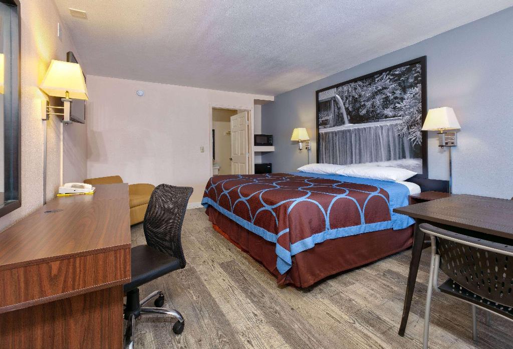 Super 8 Vernon 