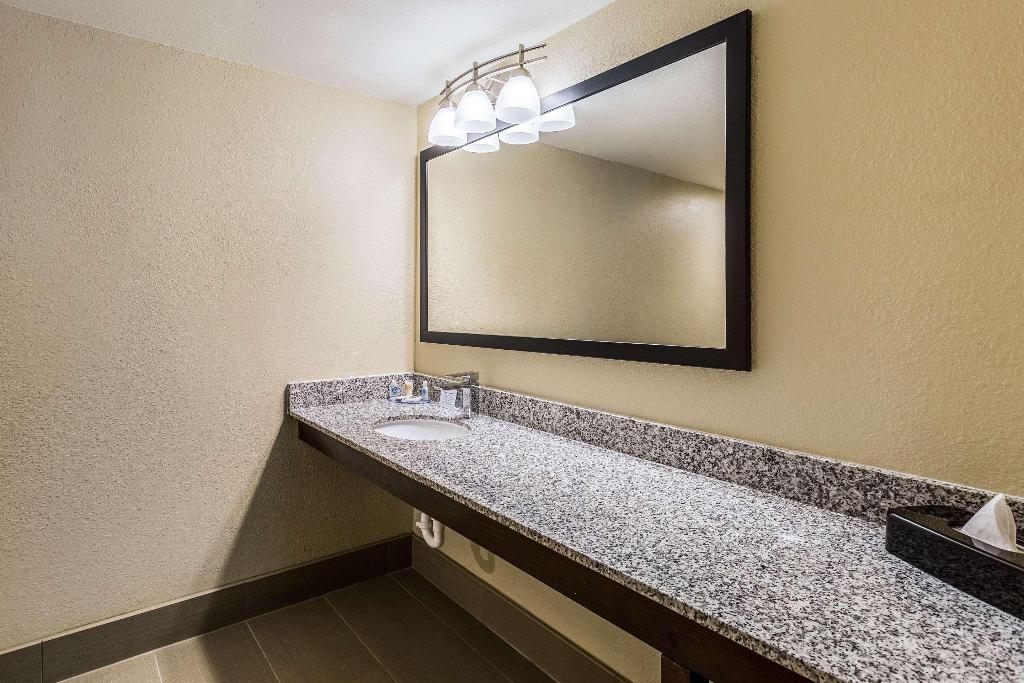 Comfort Inn & Suites Albuquerque Downtown Comfort Inn & Suites Albuquerque Downtown