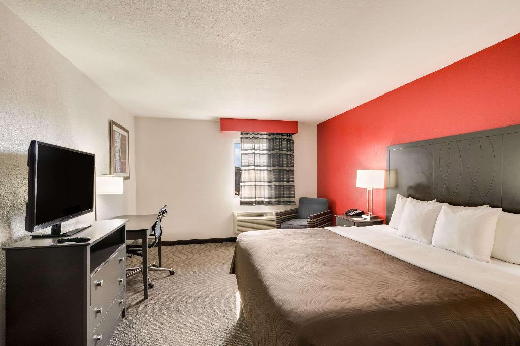 Clarion Inn & Suites Clarion Inn & Suites