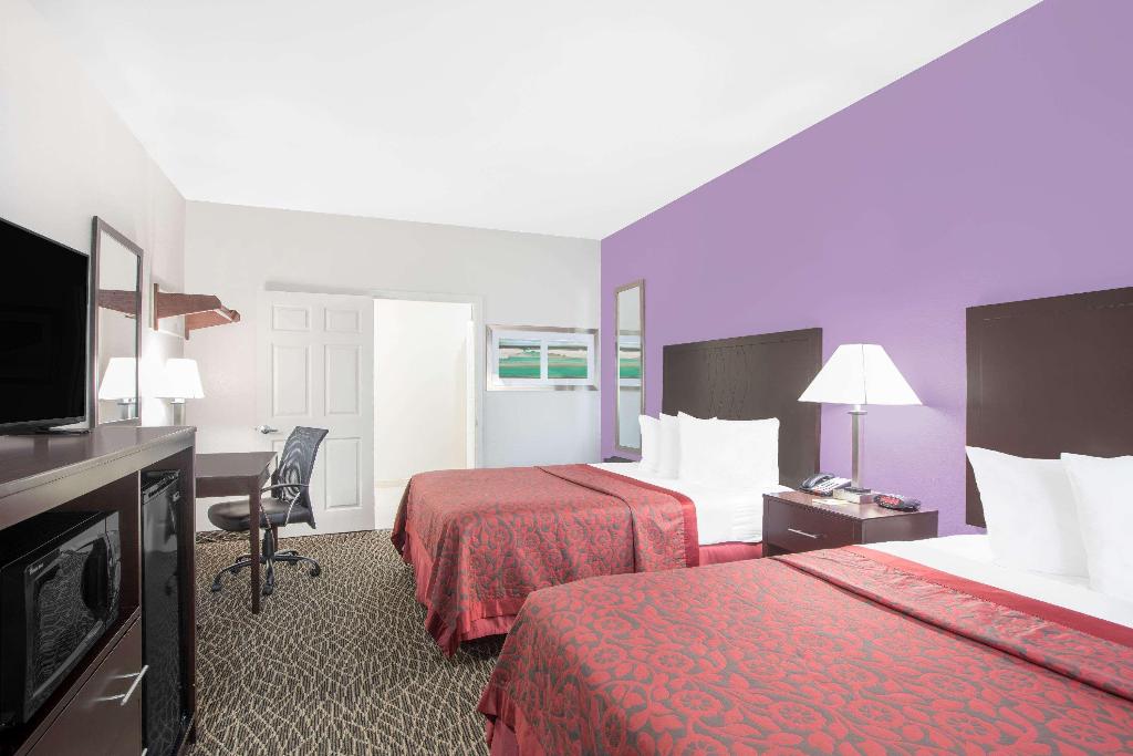 Days Inn By Wyndham Bryan 