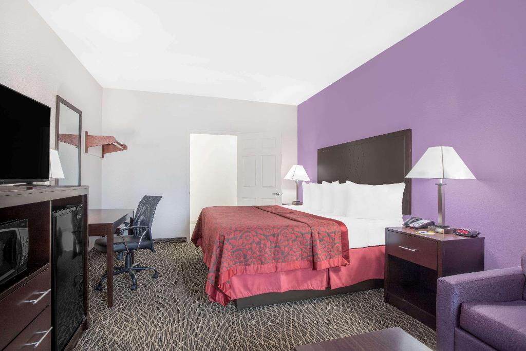 Days Inn By Wyndham Bryan 