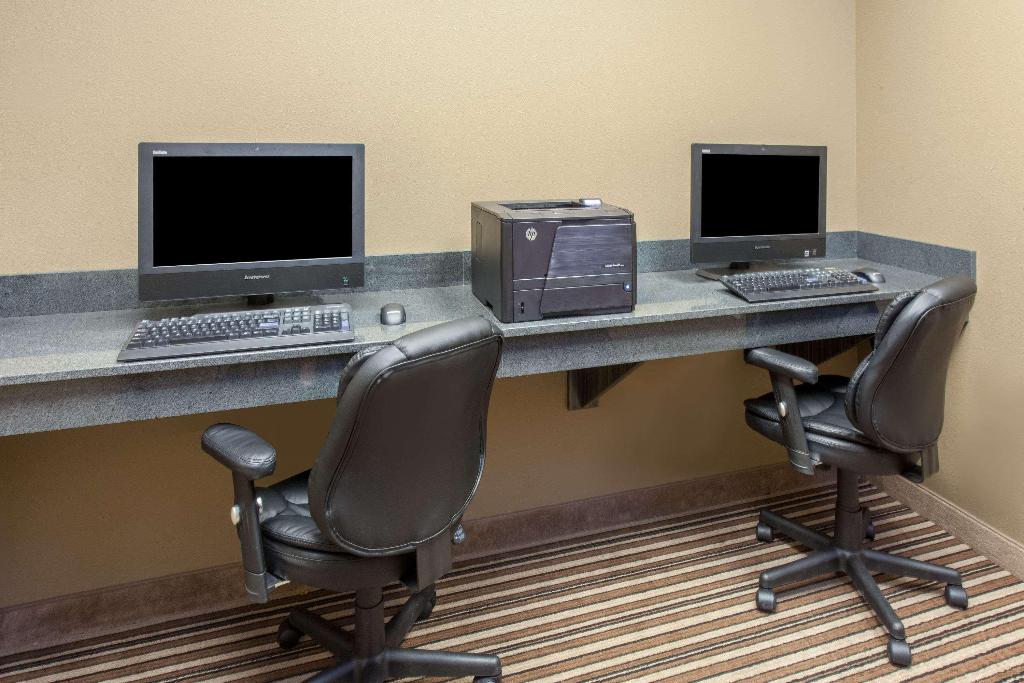 Baymont By Wyndham Grand Forks 