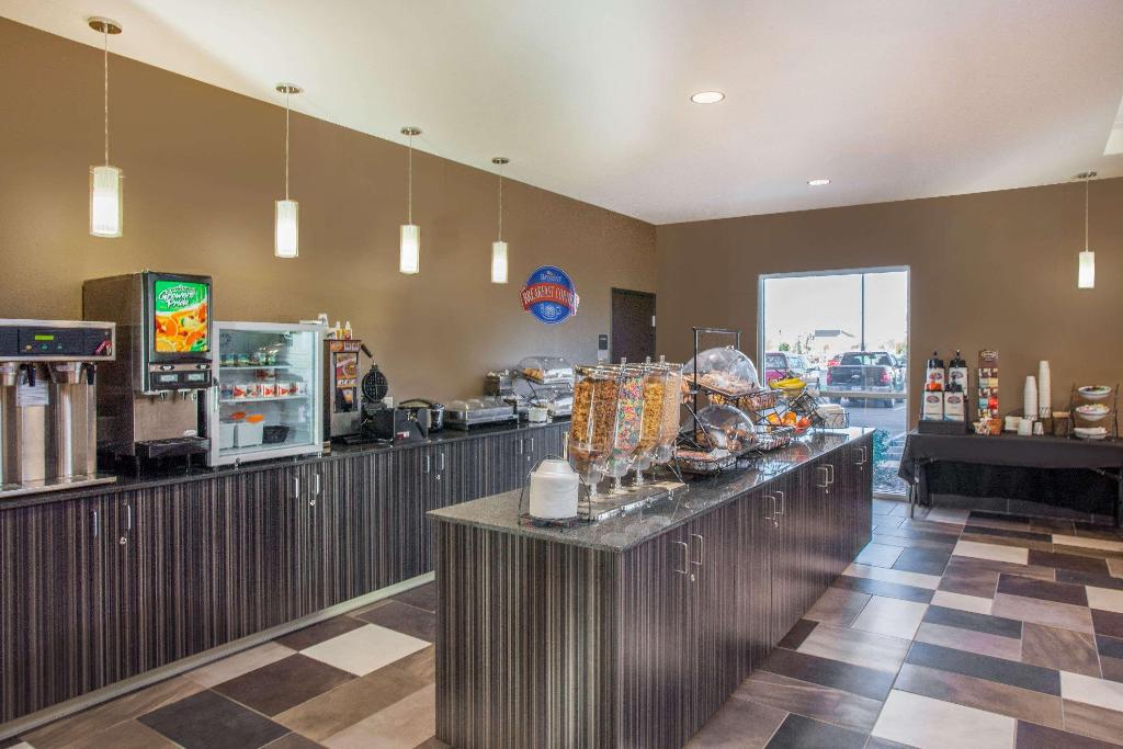 Baymont By Wyndham Grand Forks 