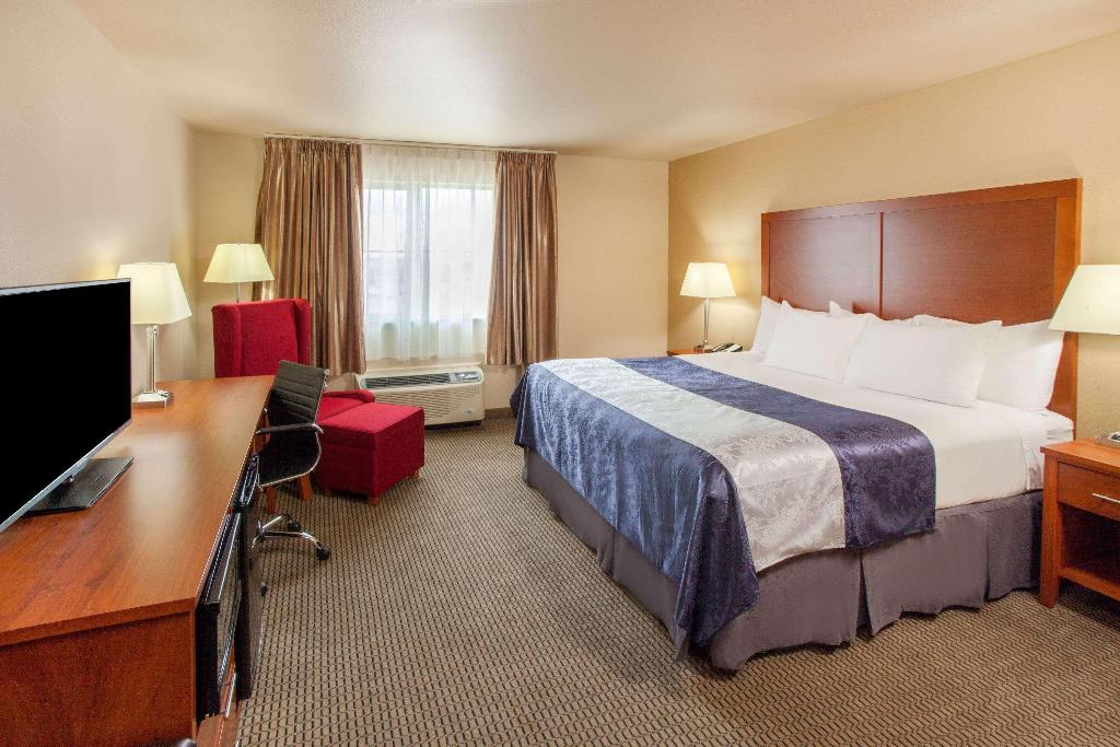 Baymont By Wyndham Grand Forks 