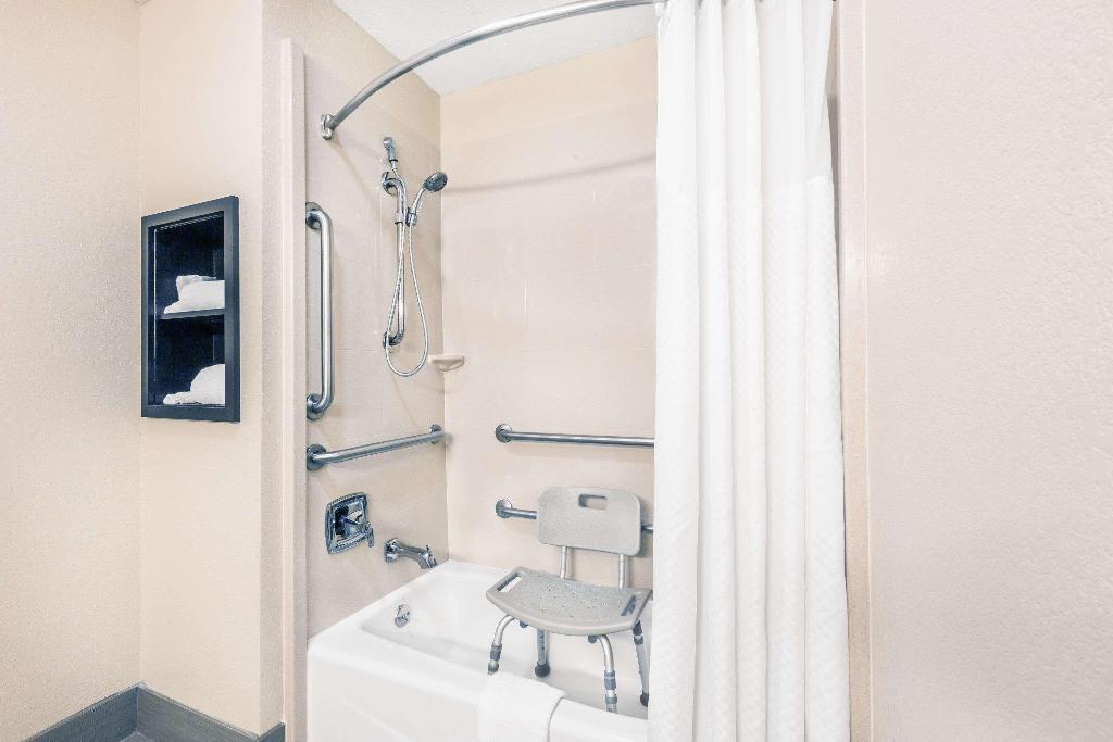 Days Inn By Wyndham Rayville 