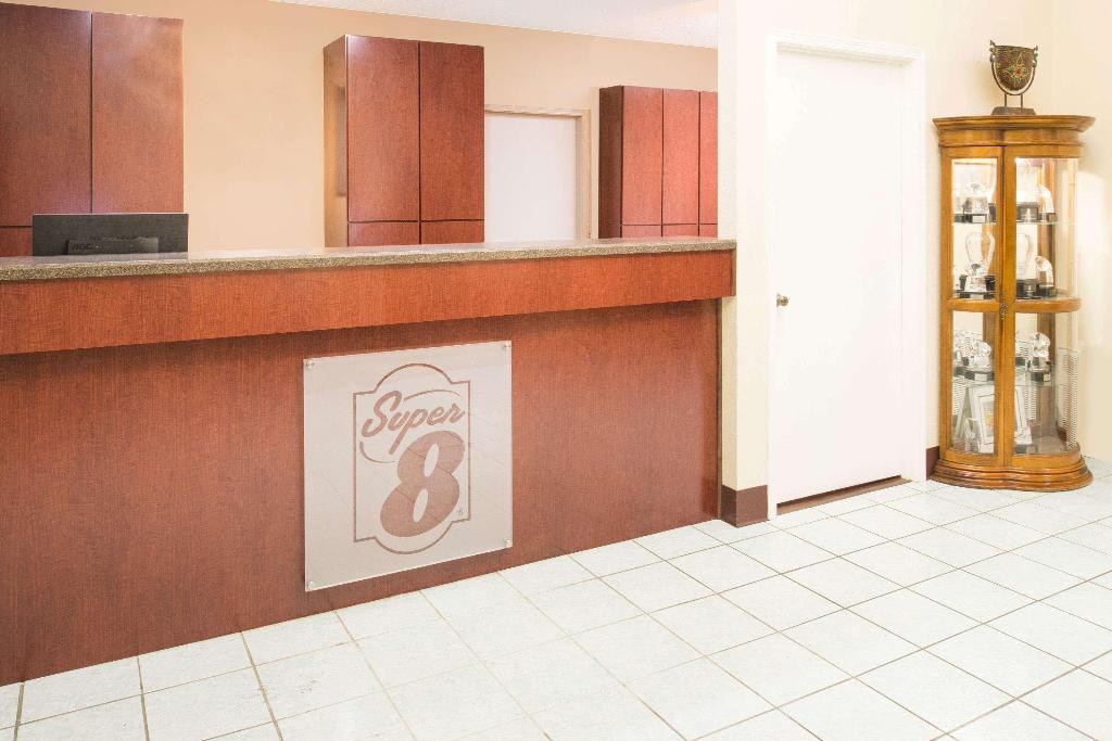 Super 8 Motel Lamar 