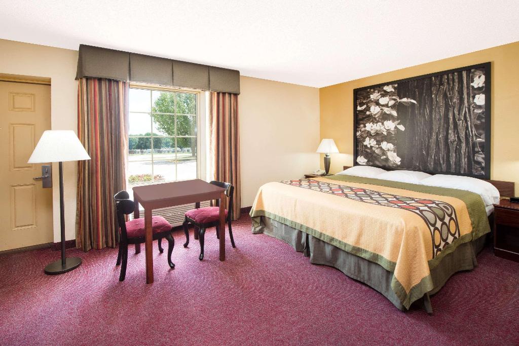 Super 8 Motel Lamar 