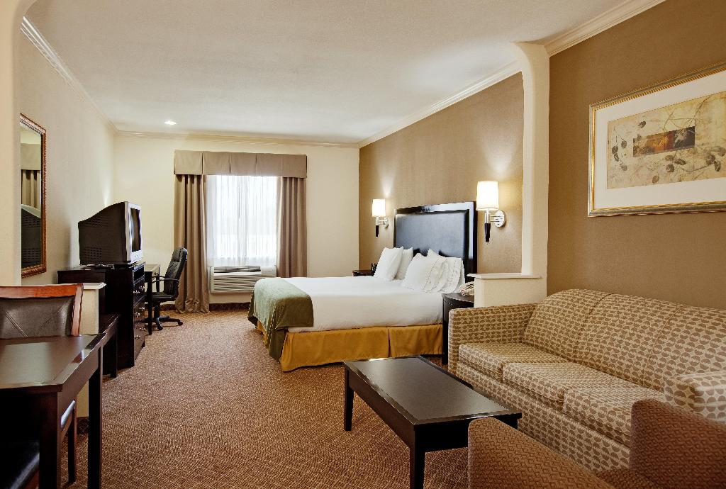 Holiday Inn Express & Suites La Porte 