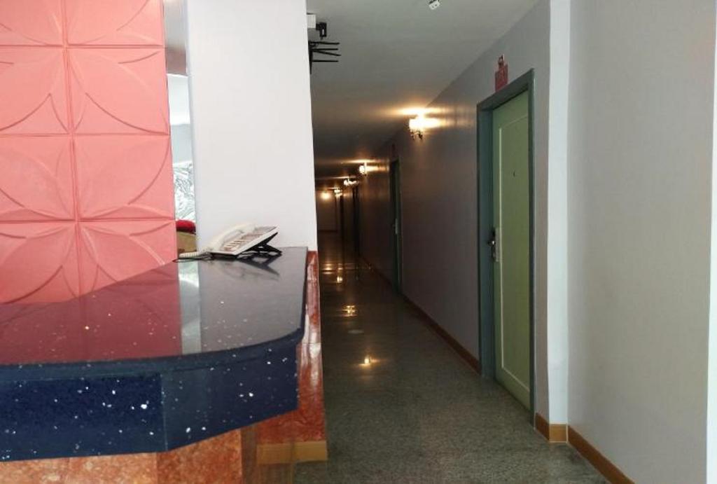 Bird Room Hotel 