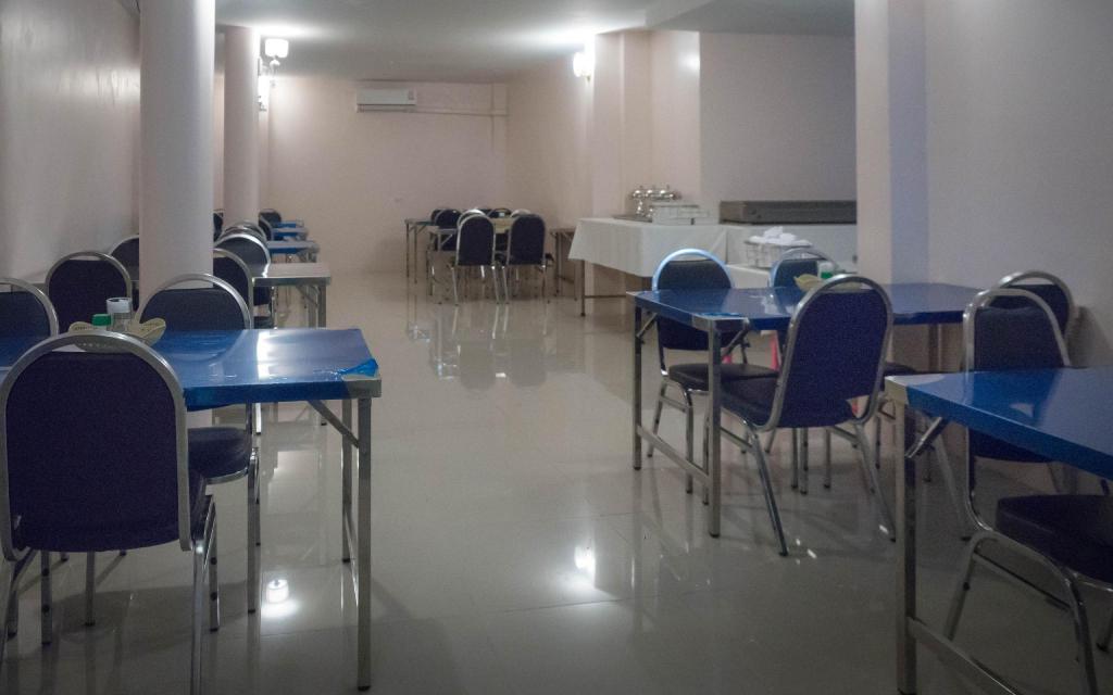 Bird Room Hotel 