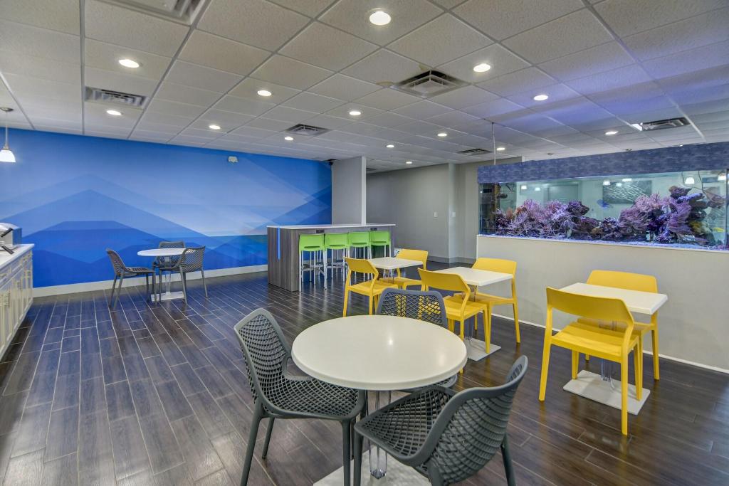 Emerald Coast Inn & Suites 