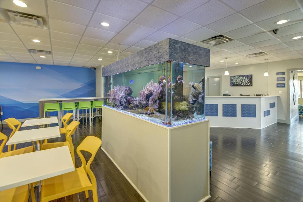 Emerald Coast Inn & Suites 