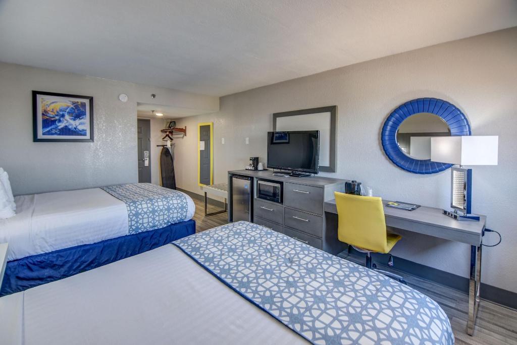 Emerald Coast Inn & Suites 