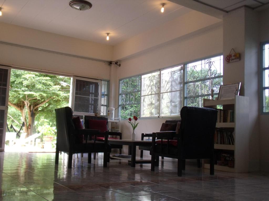 Albatross Guesthouse Thungwualaen Beach 