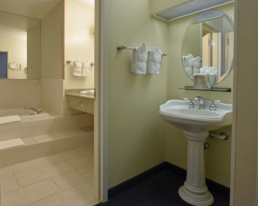 Maron Hotel & Suites Maron Hotel & Suites
