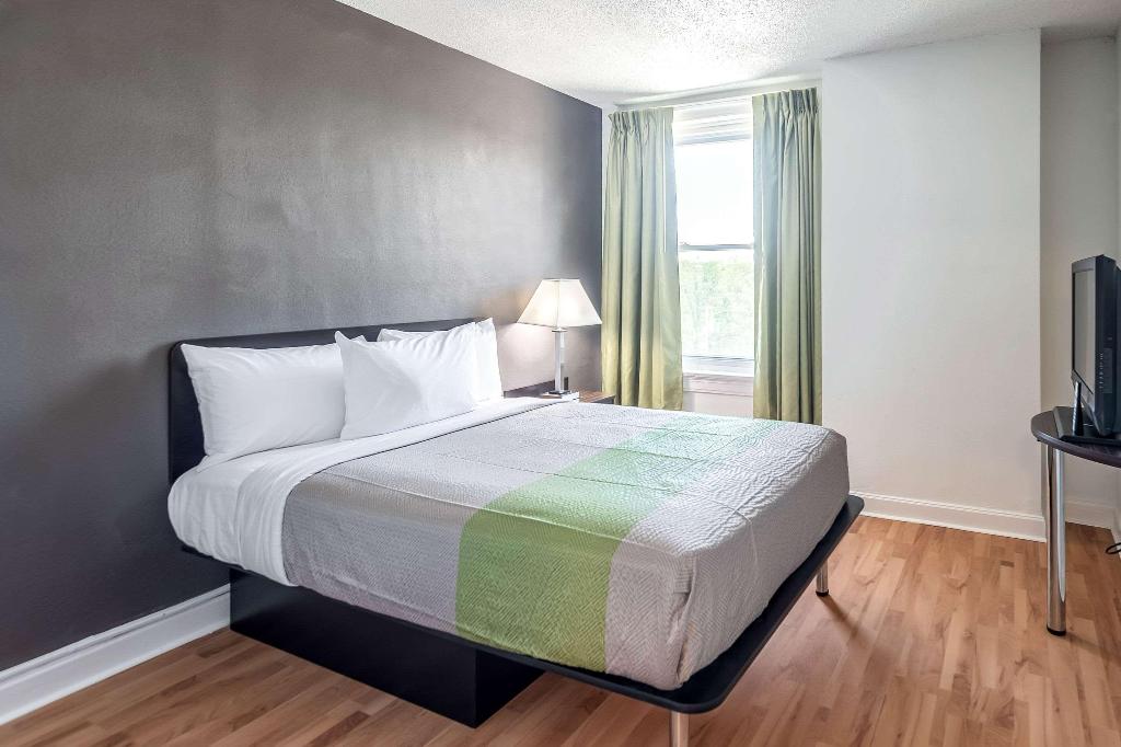 Quality Inn Suites Kansas City Downtown 