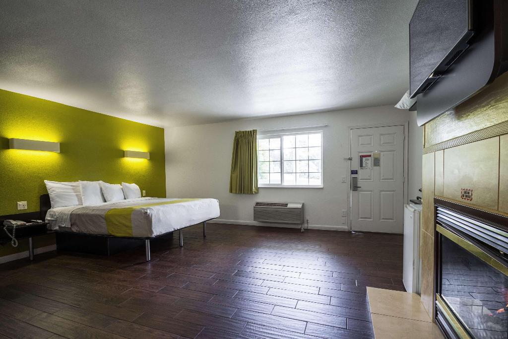 Motel 6 Monterey Downtown 
