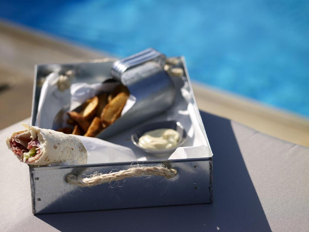 Leonis Summer Houses 