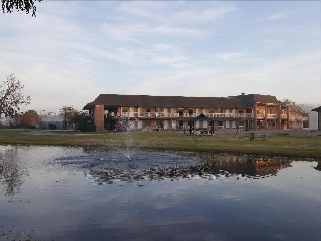 Lakeview Hotel 