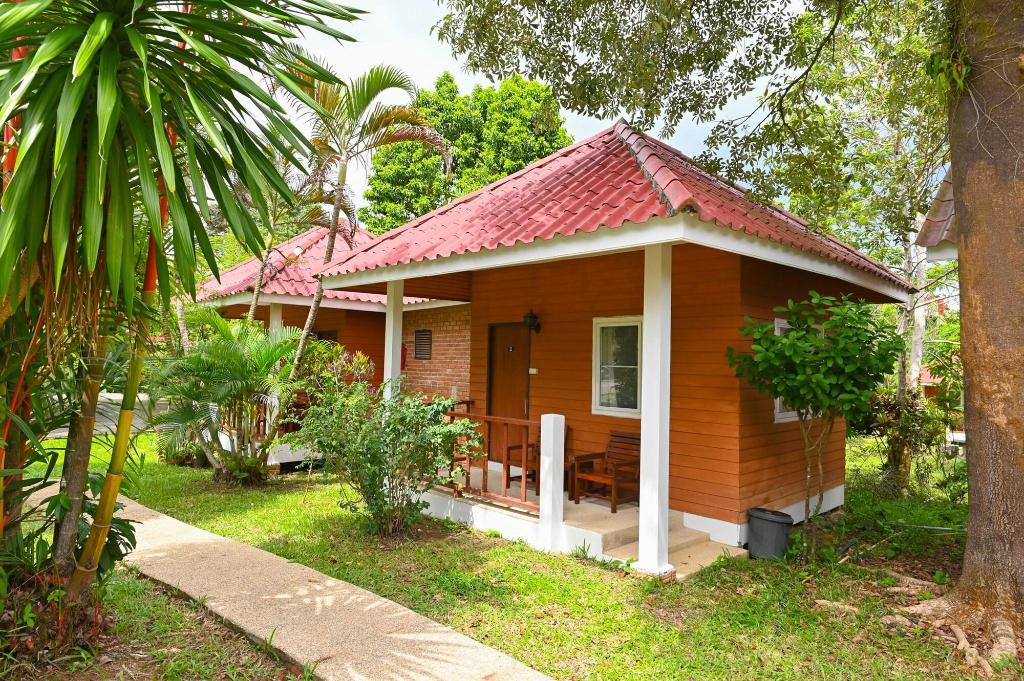 Krathom Khaolak Resort 