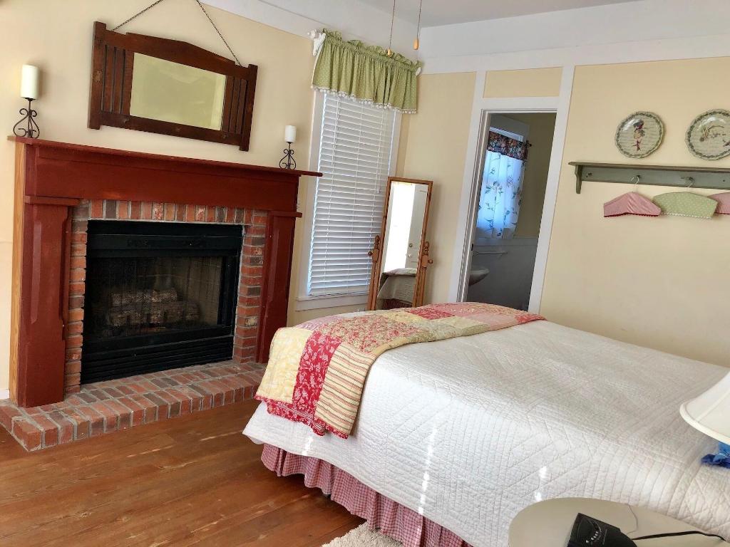 The Farmhouse Inn The Farmhouse Inn